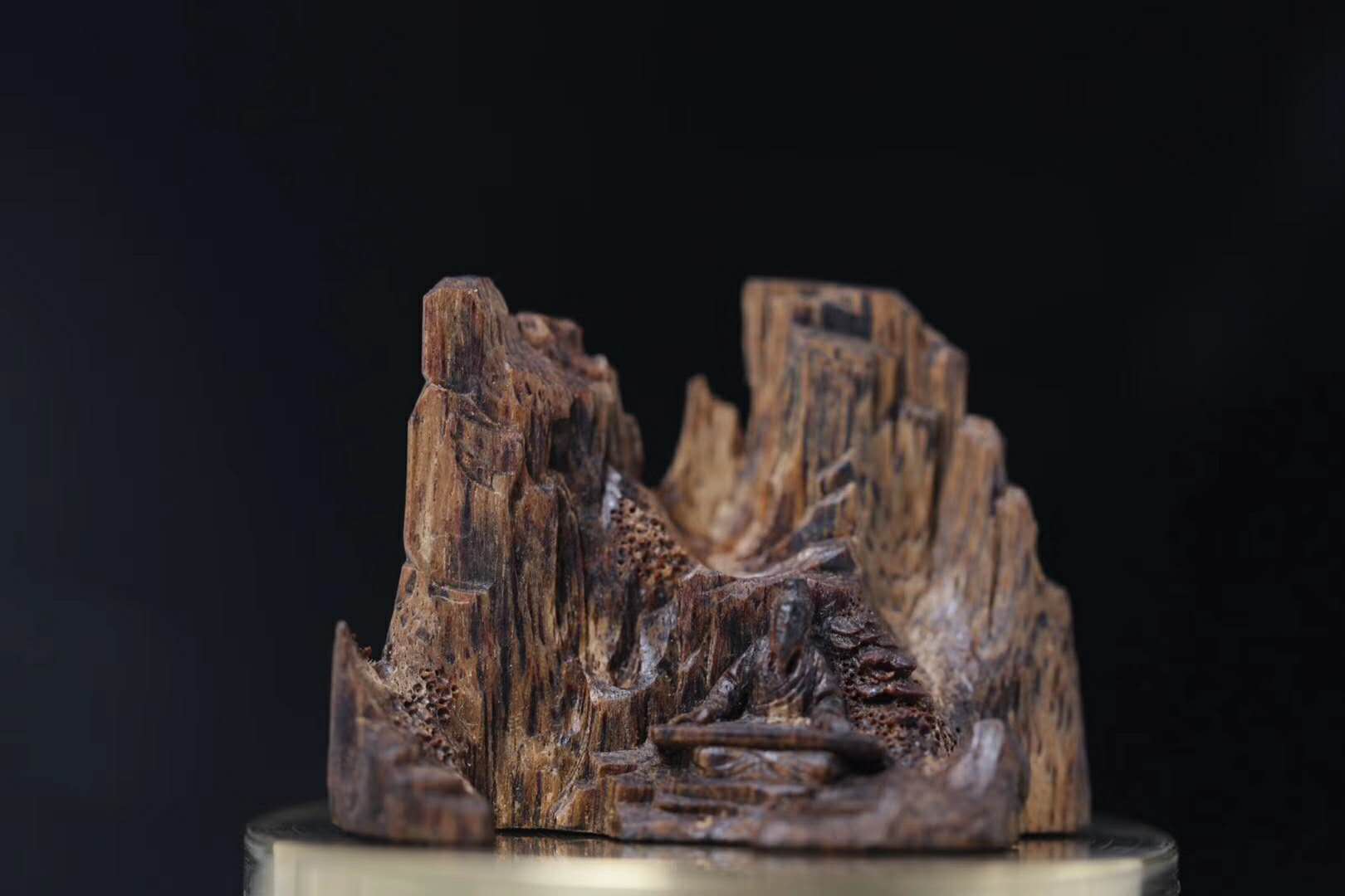 富森红土沉香和莺歌绿奇楠哪个好,奇楠沉香和富森红土哪个香味好闻