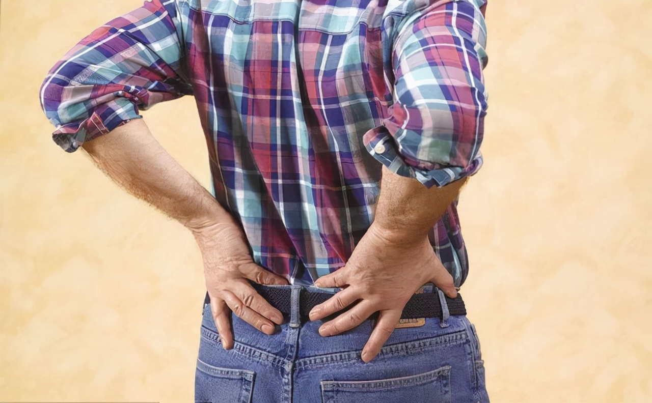 一天要喝1800毫升水才健康？这些喝水方式更伤肾