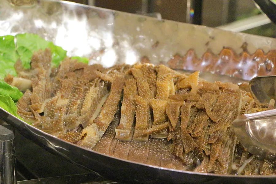 玄武湖畔这家星级自助吃到扶墙出！派送大闸蟹！海鲜小火锅畅刷