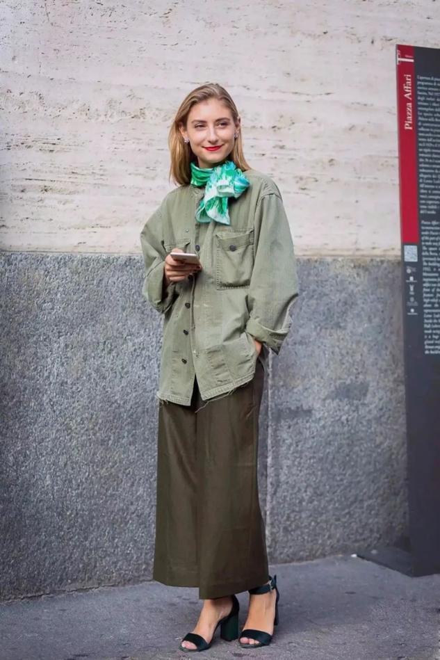 一条丝巾玩转十种时髦系法,拿走不谢丝巾的五大最时尚系法