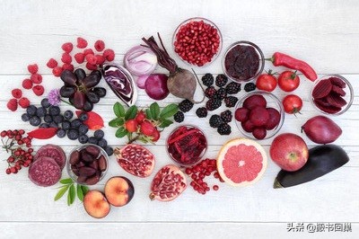 吃桑葚为什么会把嘴巴染成紫色,吃紫桑葚后汗水呈红色