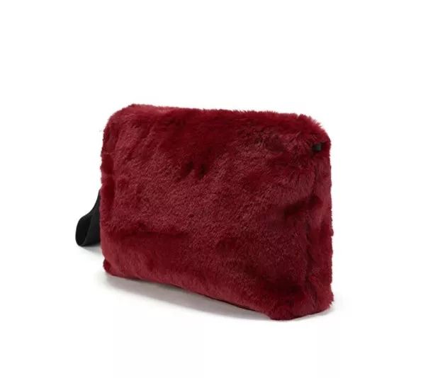 我花1000多块买的毛绒包,后来发现有点贵!