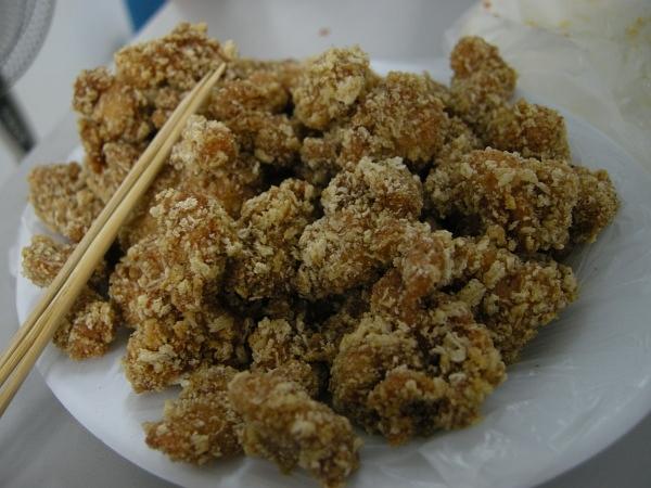 泉州酸甜口炸串,小学门口炸串酱料超香