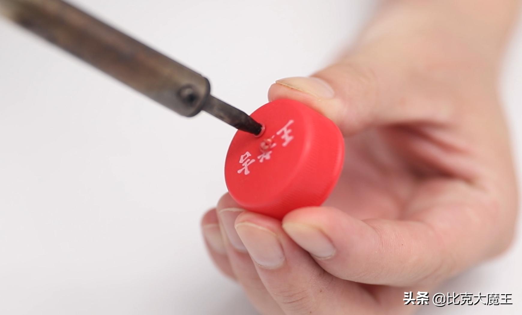 花露水洒到柜子上怎么去掉,花露水滴在衣服上的妙用