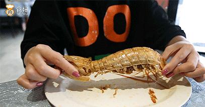 架着凶器吃濑尿虾，简单又粗暴