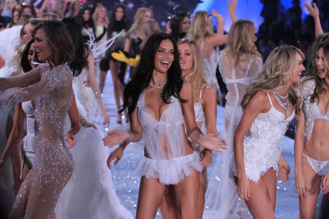 从CK的辣眼睛内衣模特，看多元化审美潮流下时尚品牌的生死选择