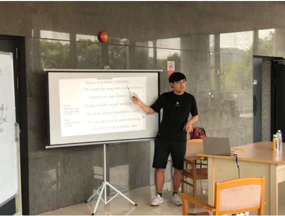 上海10位学霸青年：保送北大，考入人社局，被外交部录用，毕业于同所大学！