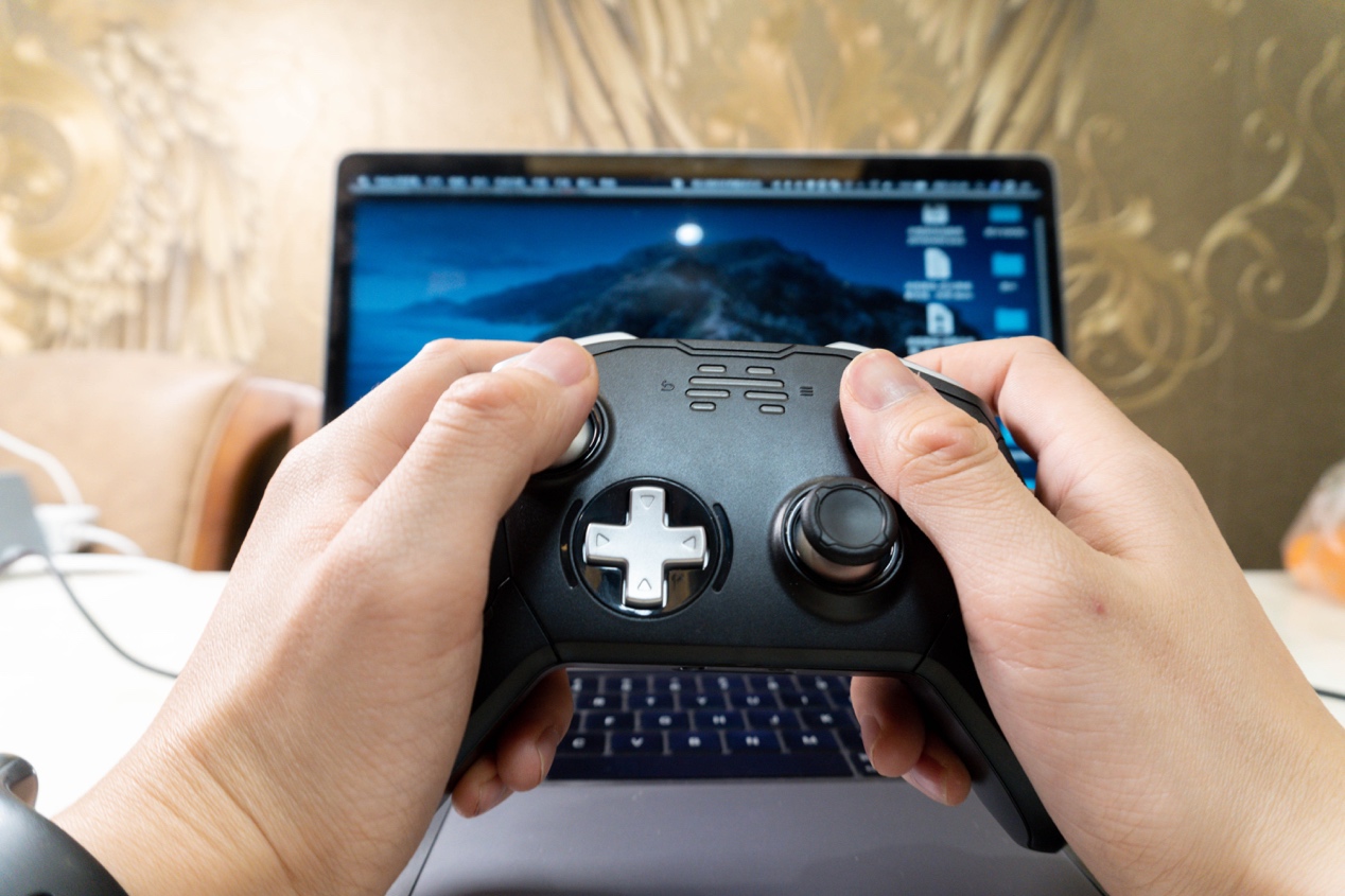 不负精英之名北通宙斯精英版手柄,北通宙斯精英手柄体感瞄准