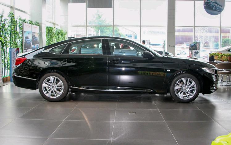 本田雅阁十代17款,本田雅阁17年款