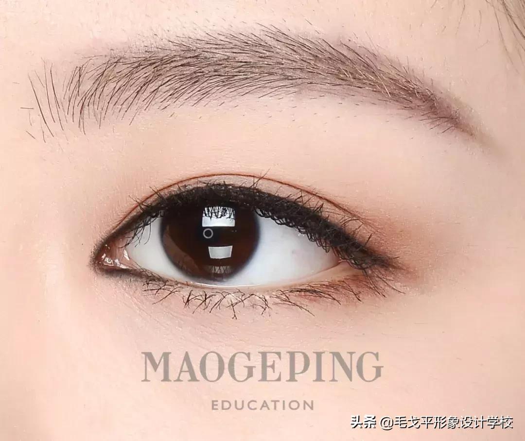 眼线怎么画好看新手最简单的,新手适合画内眼线还是外眼线