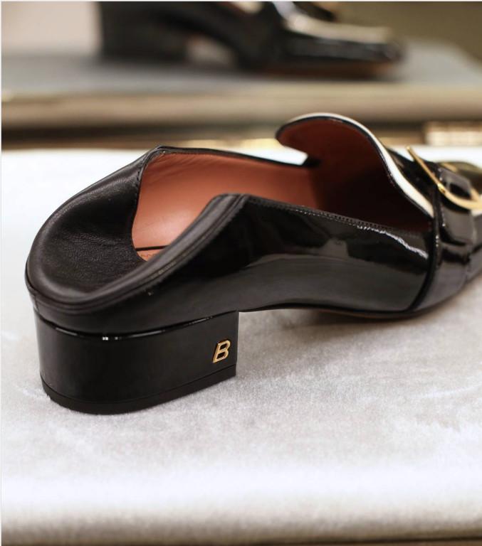 百丽方扣穆勒鞋女,复古一字扣穆勒鞋