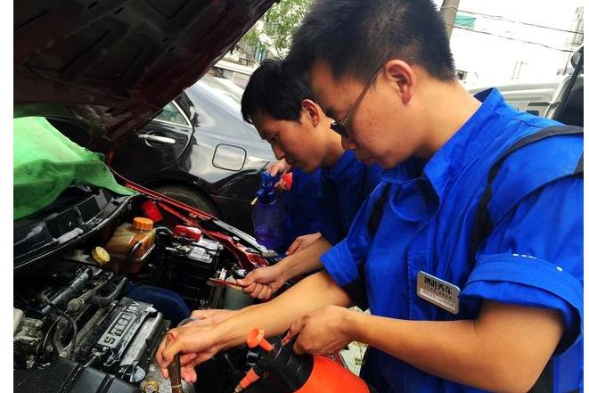 首保换机油要换机油格吗,汽车首保要换机油吗