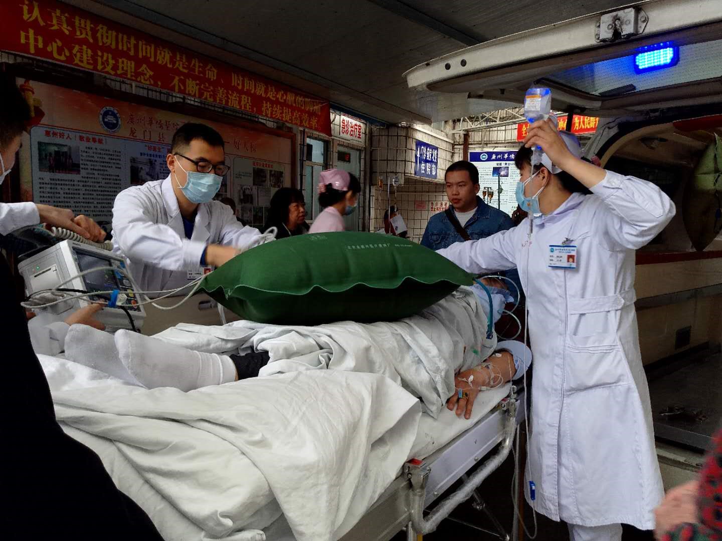 在县城享受硬核医疗服务？这家县级医院的“博士门诊”受追捧！记录广医三院心内科龙门帮扶路一做就是七年