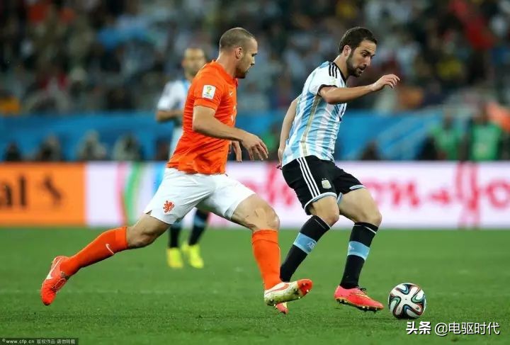 足球正脚左脚背射门教学,足球前锋技巧教学