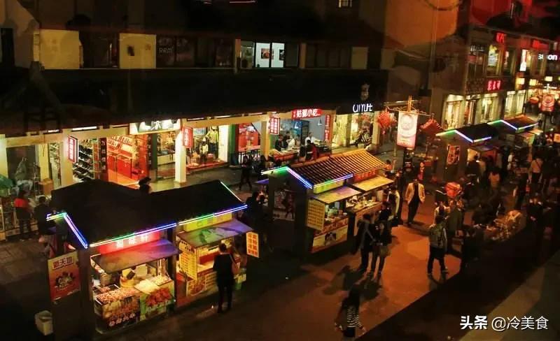 地摊经济火爆你适合卖什么,地摊经济火爆的小吃有哪些