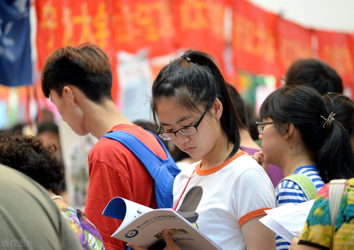 适合女生报考的三大职业,适合女生考的三本专业