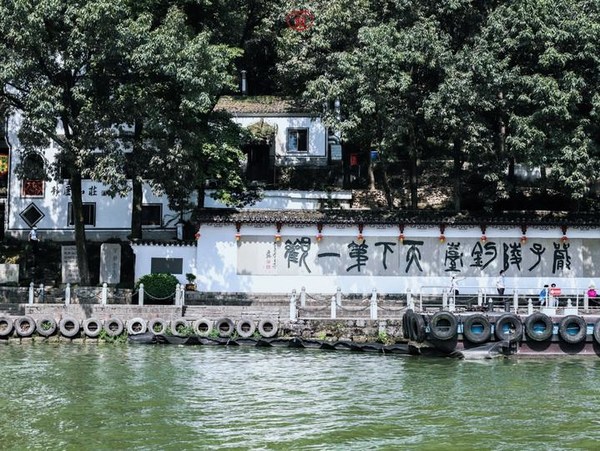 桐庐夜游富春山居景区,桐庐富春江夜游和白天游