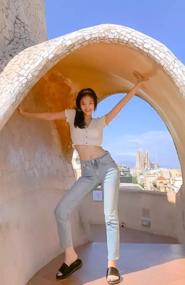 刘雯米兰时装周试装,刘雯维密走秀比心