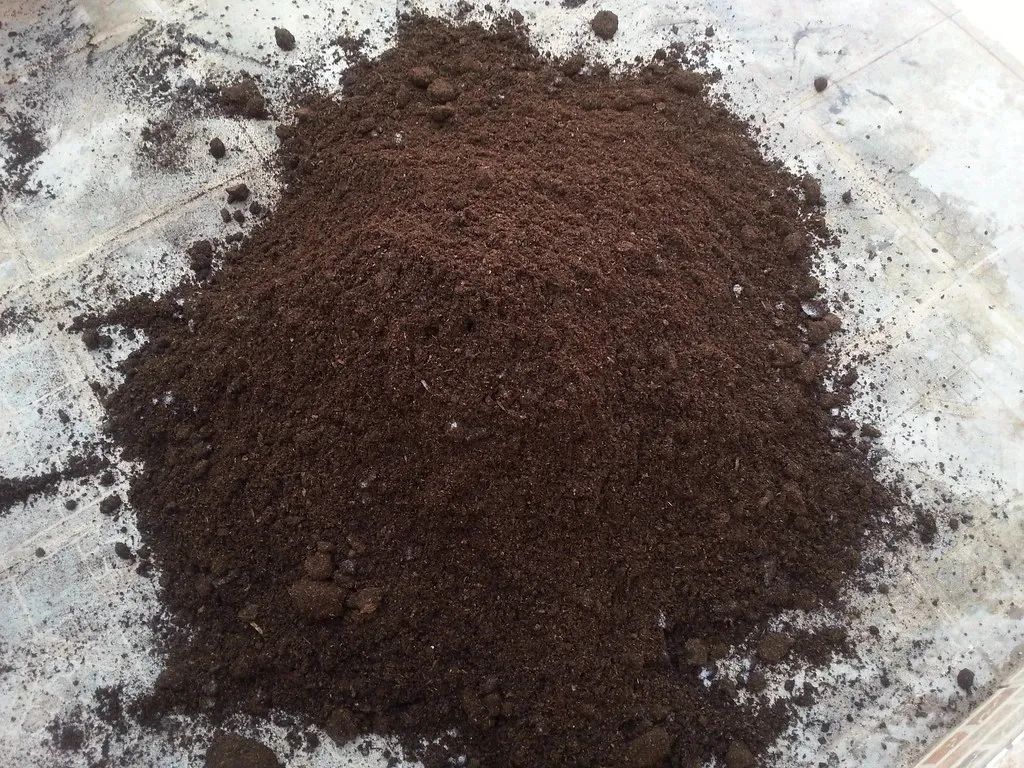 不花钱自制养花土可以吗,养花用过的旧土怎么处理