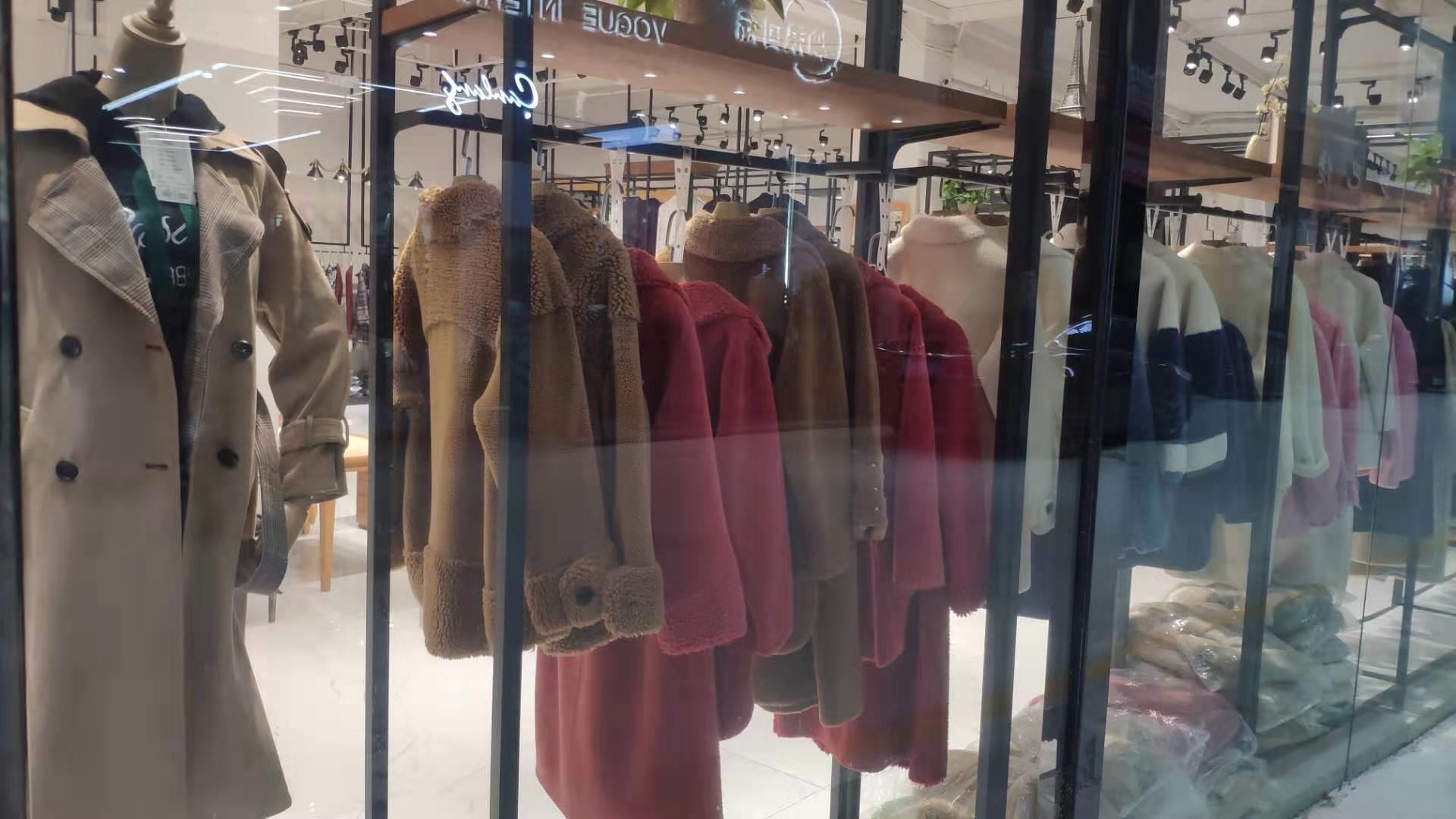 做服装年入100万,做服装尾货批发投资多少