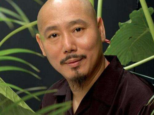 服装厂工人经商成富豪,90年代身家过亿,却不愿借钱让儿子买房