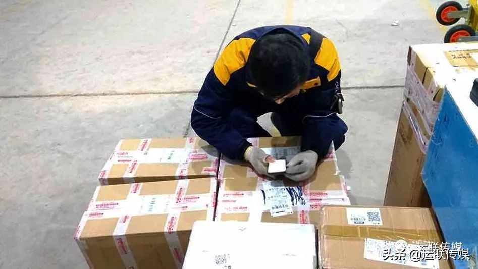 一名快递小哥的故事,物流小哥真实故事