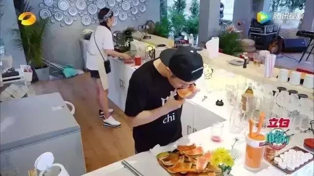 中餐厅黄晓明和苏大强,中餐厅赵薇和黄晓明区别