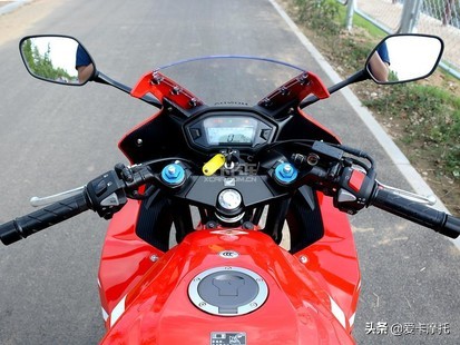 推荐车的长腿小姐姐,新手骑仿赛摩托车推荐