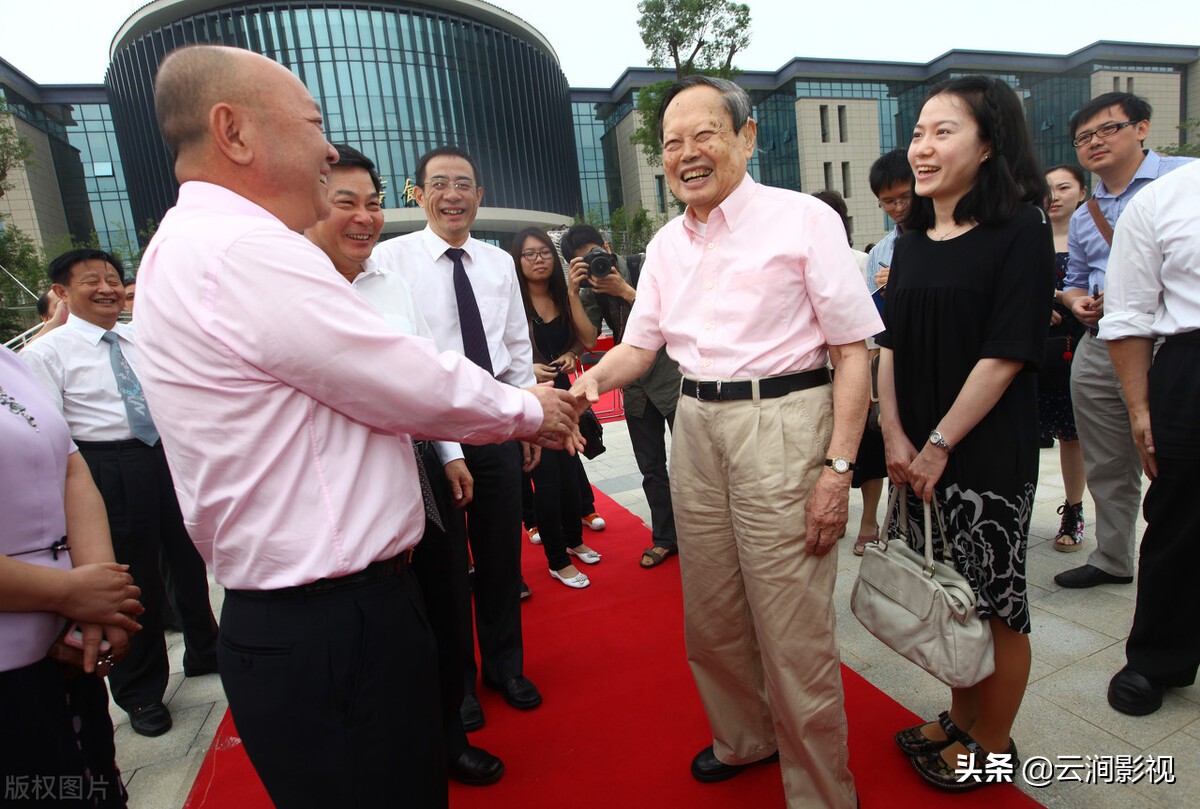 杨振宁翁帆哪一年结的婚,翁帆为什么要和杨振宁结婚