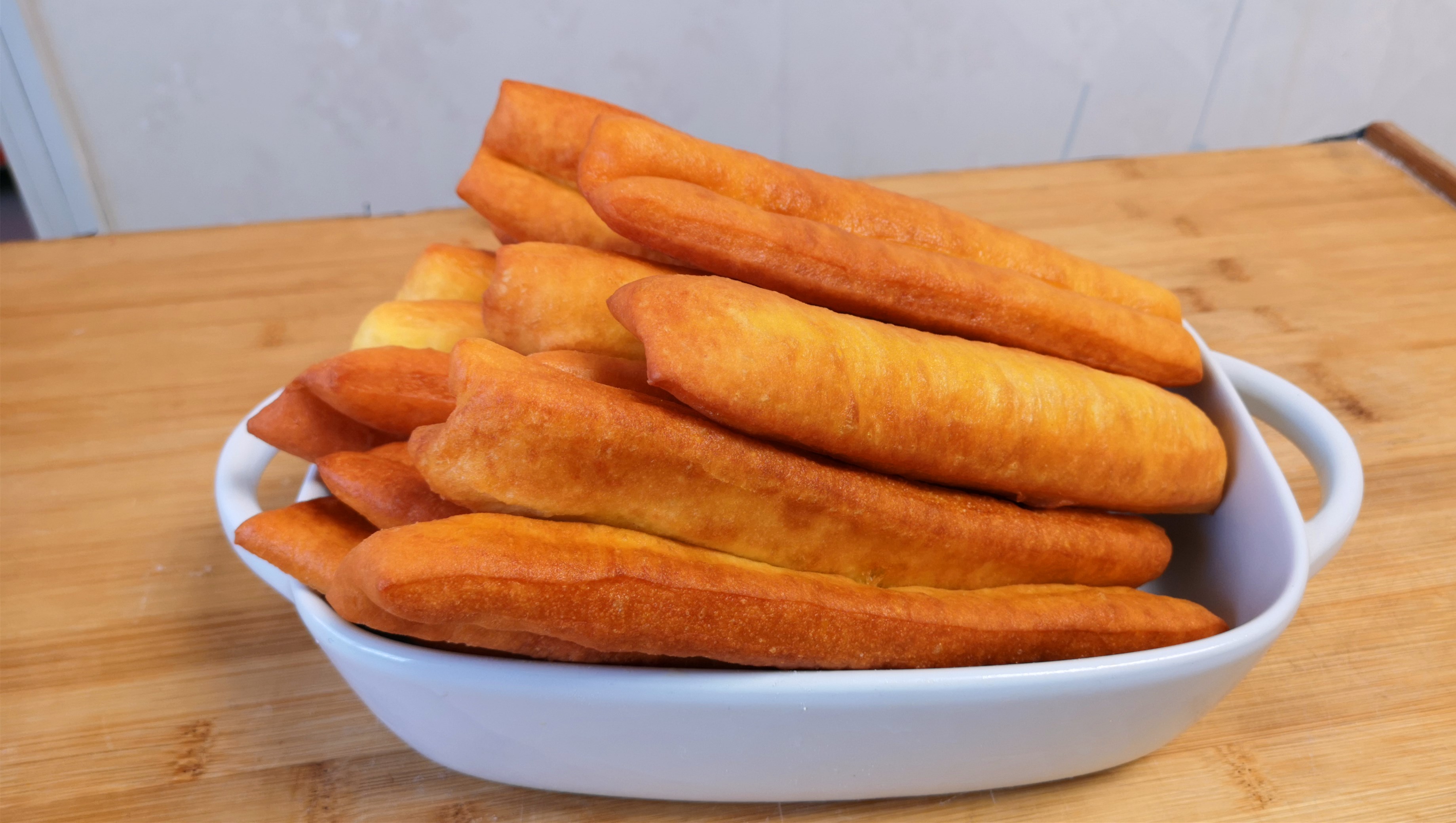 怎样做奶香油条才好吃简单又松软,复配油条膨松剂怎么做奶香小油条