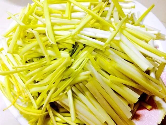 凉拌豆腐丝小时候零食味道,豆腐丝能直接吃吗