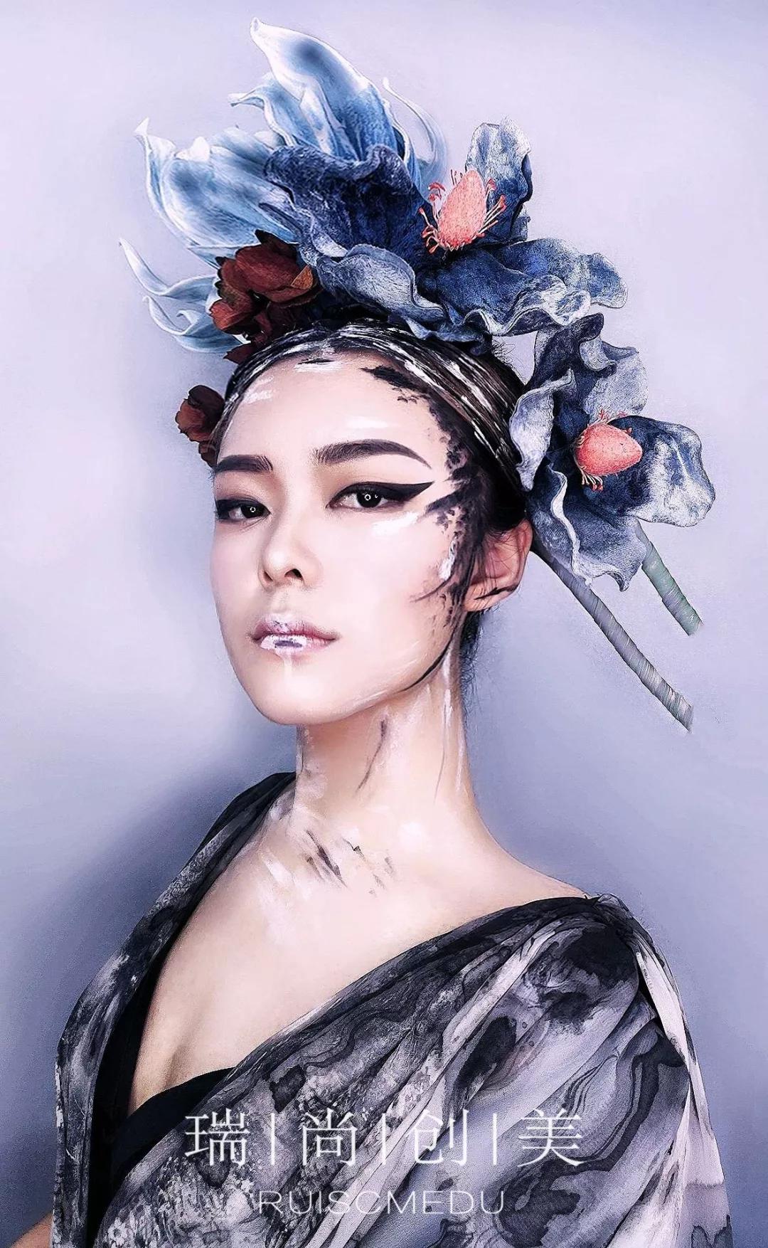 这造型太别致了一般人驾驭不了,这造型换个人都hold不住