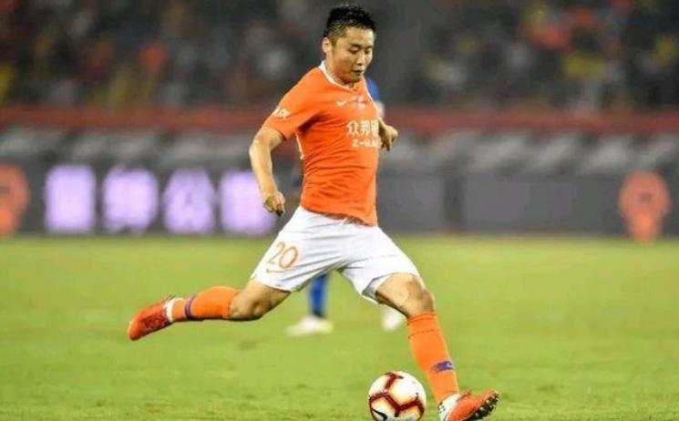 李铁执教国足队员大动作引争议,李铁国足主帅官宣卓尔选帅工作