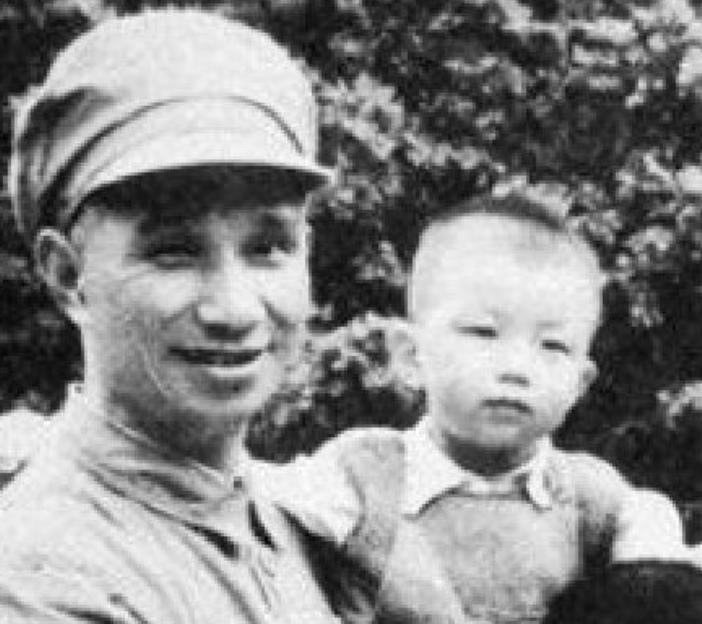 陈毅元帅幼子陈小鲁，和粟裕女儿成婚，晚年两人环游世界