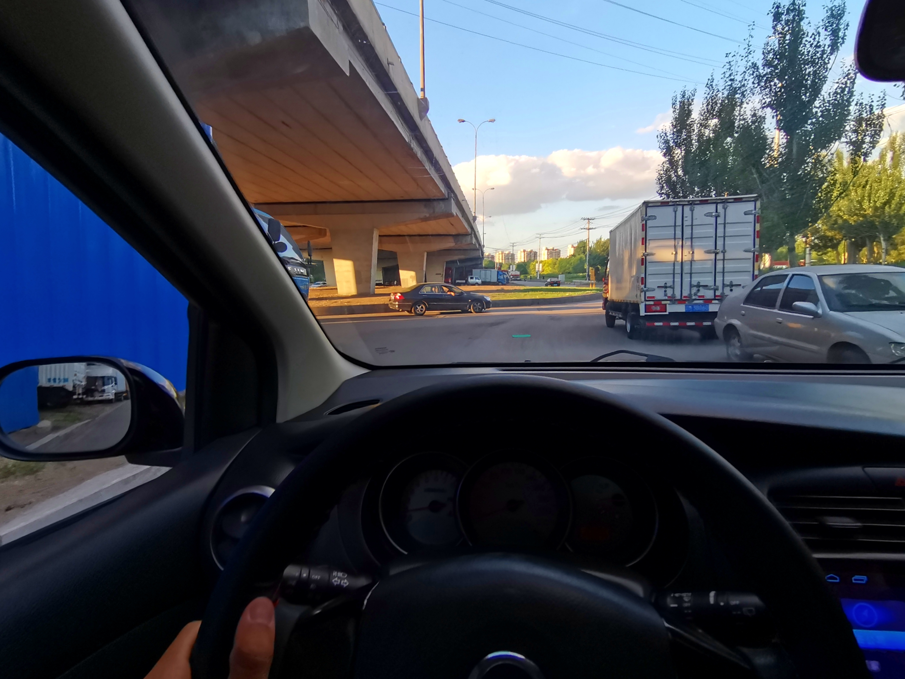 日产骊威2010落地价多少钱,10年日产骊威手动全能