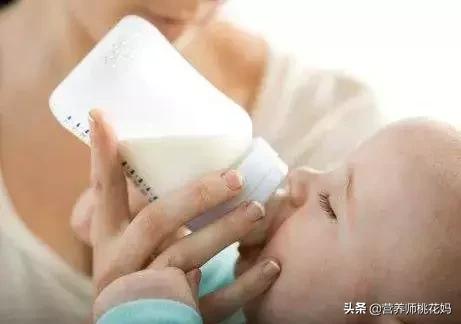 宝宝之前不呛奶突然呛奶怎么回事,为什么小孩呛奶后就吐奶