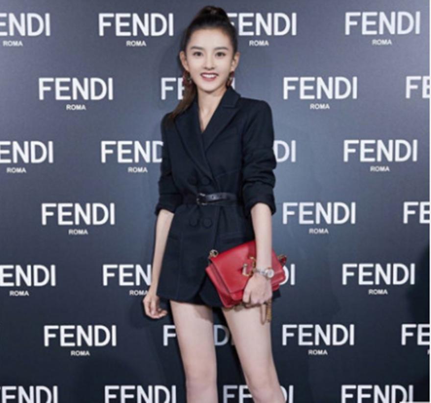 iu晒最新照片,iu西班牙私服