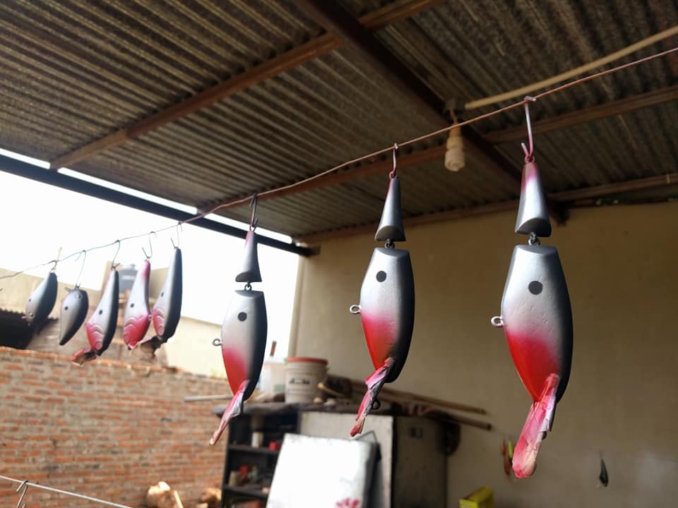 高手果然在民间，牛人不舍得买路亚鱼饵竟自己做，这手艺绝了