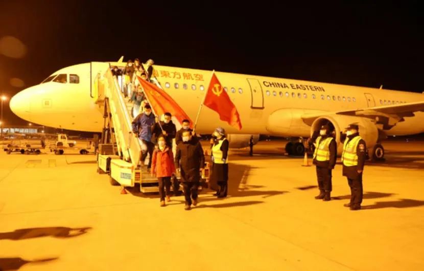 警方查获假冒奢侈品包包,海关查获假货女包