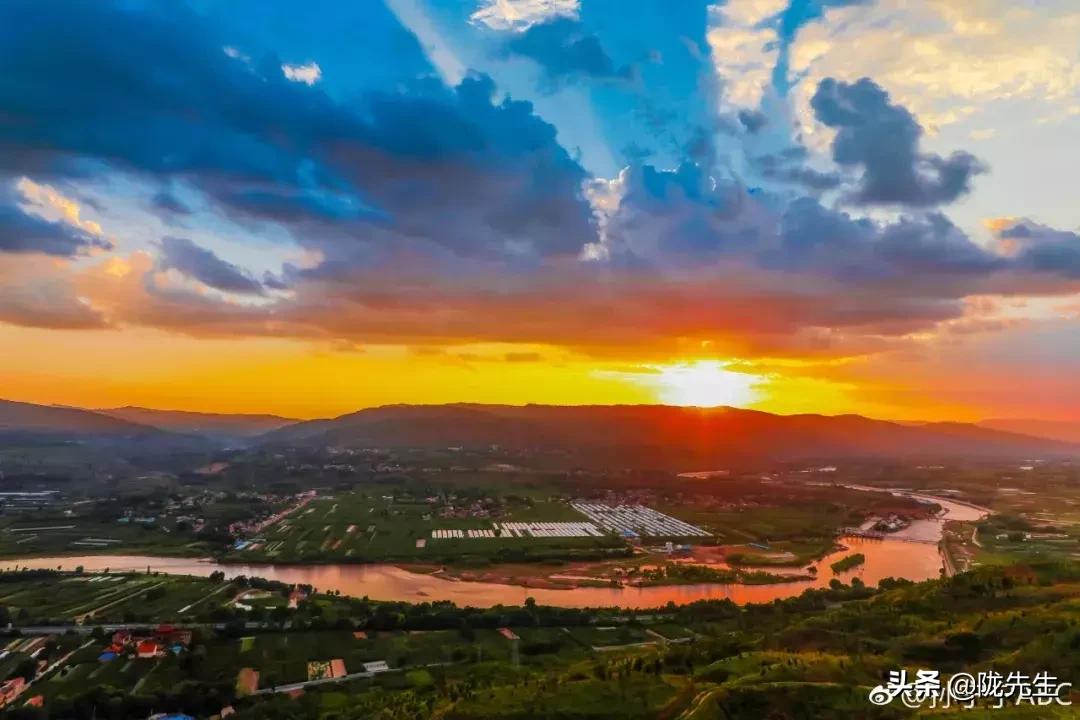 万里长城西起临洮东至辽东,西起临洮东至辽东的万里长城