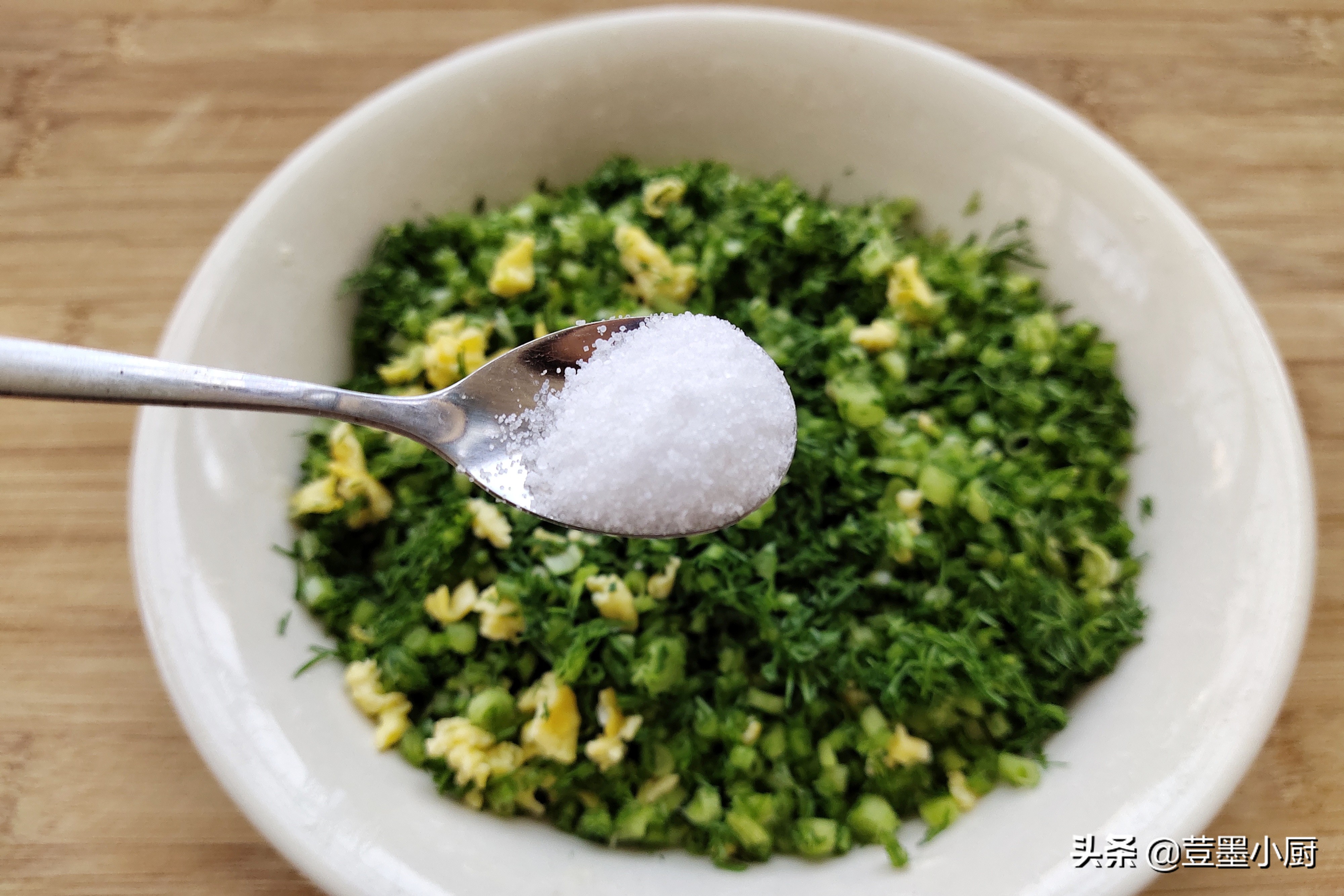 五月吃啥饺子馅最好,春天多吃这素馅饺子