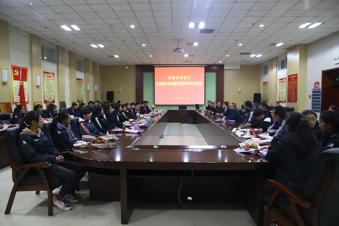 山西孝义中学足球队开幕式,孝义中学足球队全国赛事中夺冠