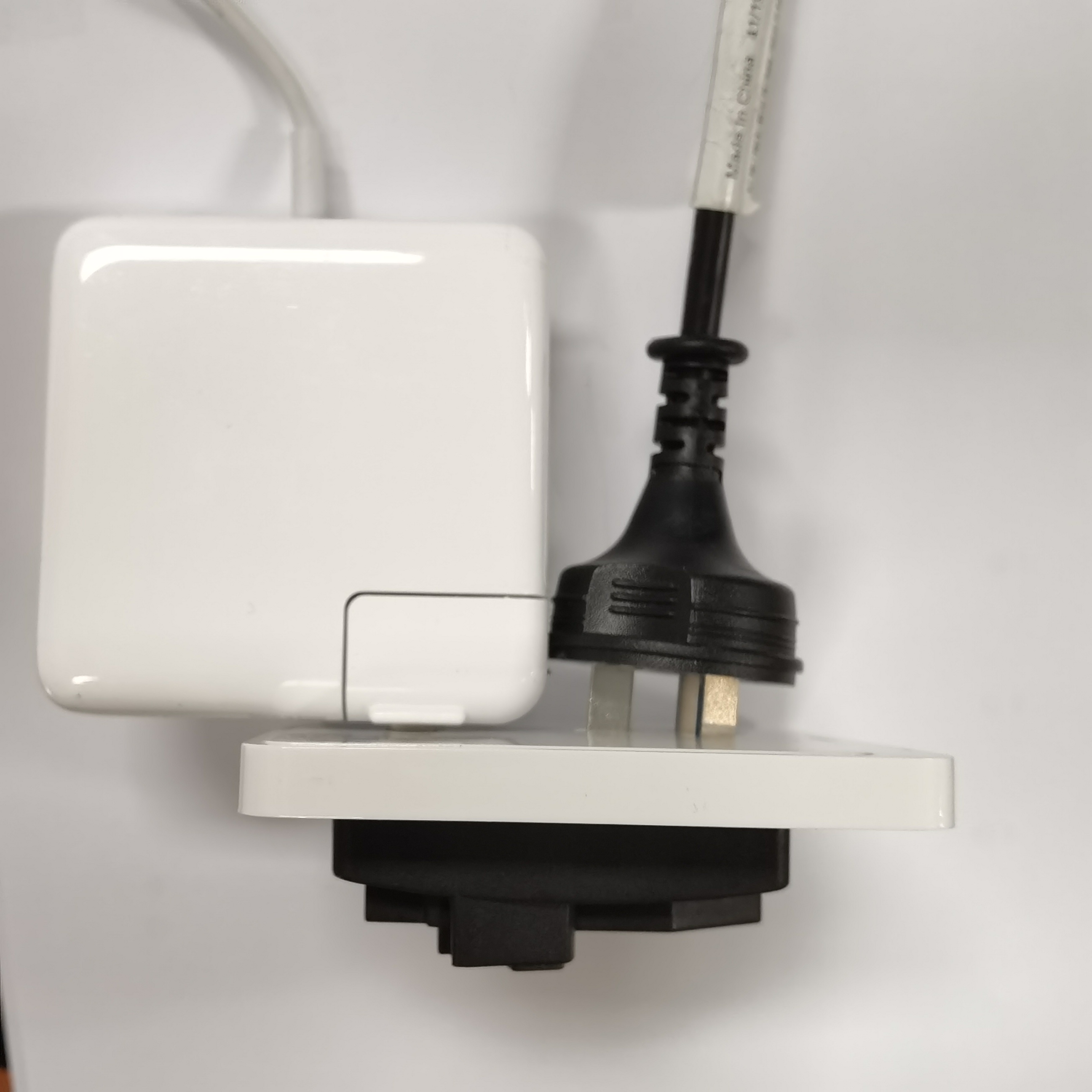 五孔插座测评国际电工,明五孔插座和五孔插座的区别