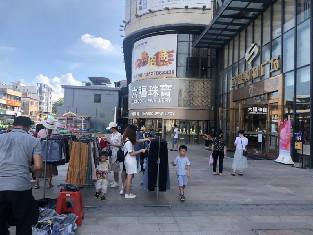 在大岗逛了一天，朋友决定买下这家店铺