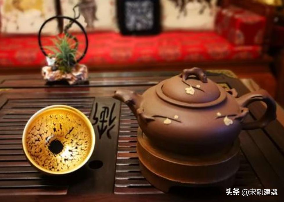 建盏和茶盏哪里不一样呢,喝茶的建盏是哪个建盏