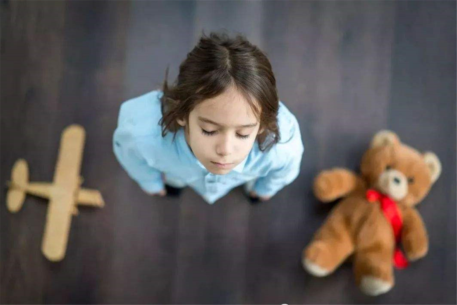 小孩憋尿不去卫生间怎么办,孩子晚上憋尿不愿上厕所怎么办