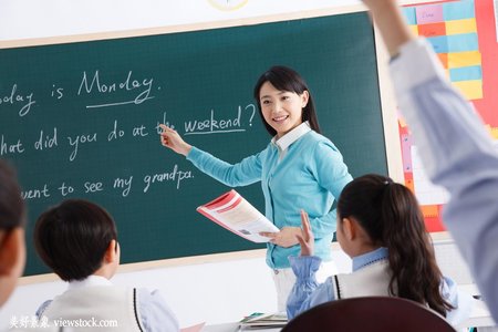 一家双副高教师，年收入30万算不算中产家庭？中产标准你符合吗？