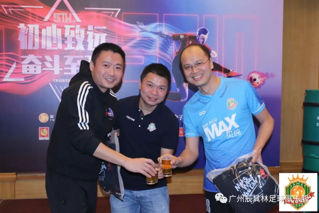 足球运动员为抗击疫情献力,疫情不隔离关爱