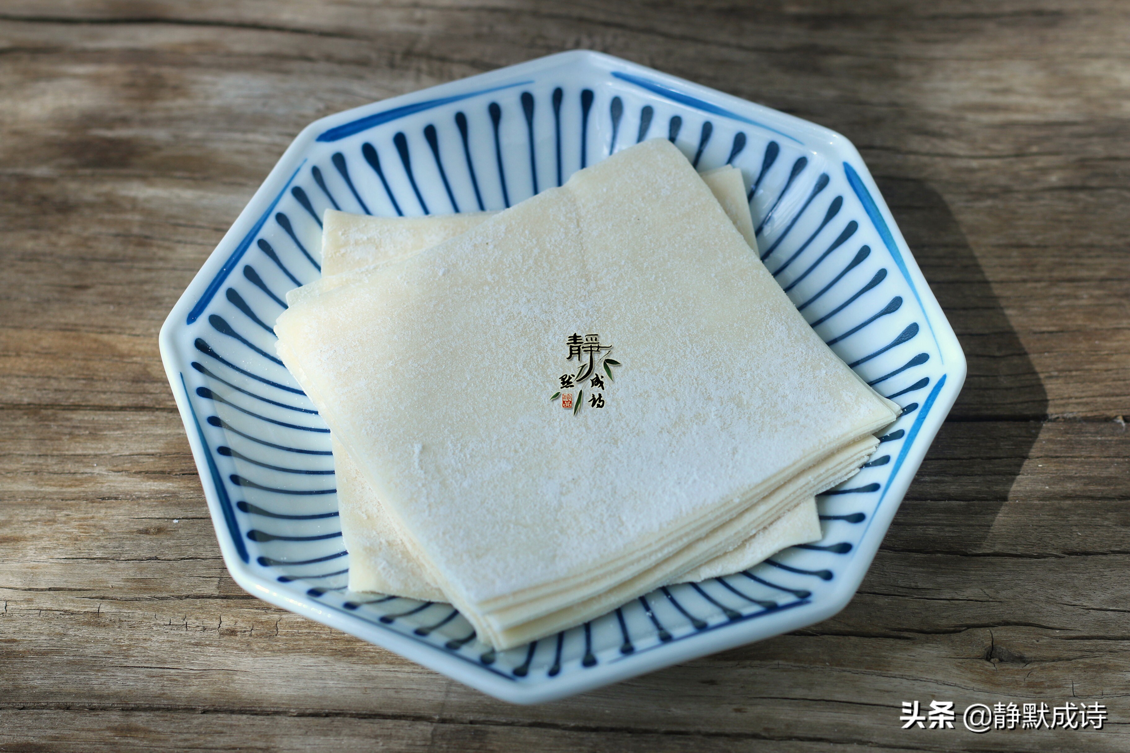 剩馄饨皮的最佳吃法，面香滑汤酸爽，比馄饨还可口，越吃越喜欢