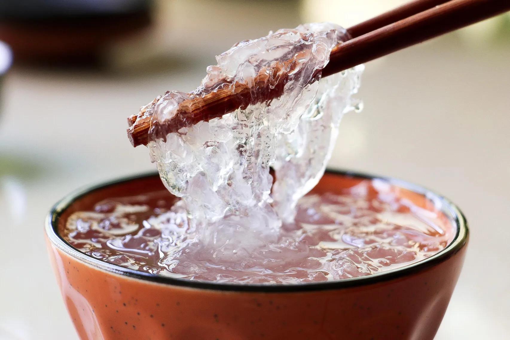 燕窝营养不如银耳,燕窝和银耳哪个更划算